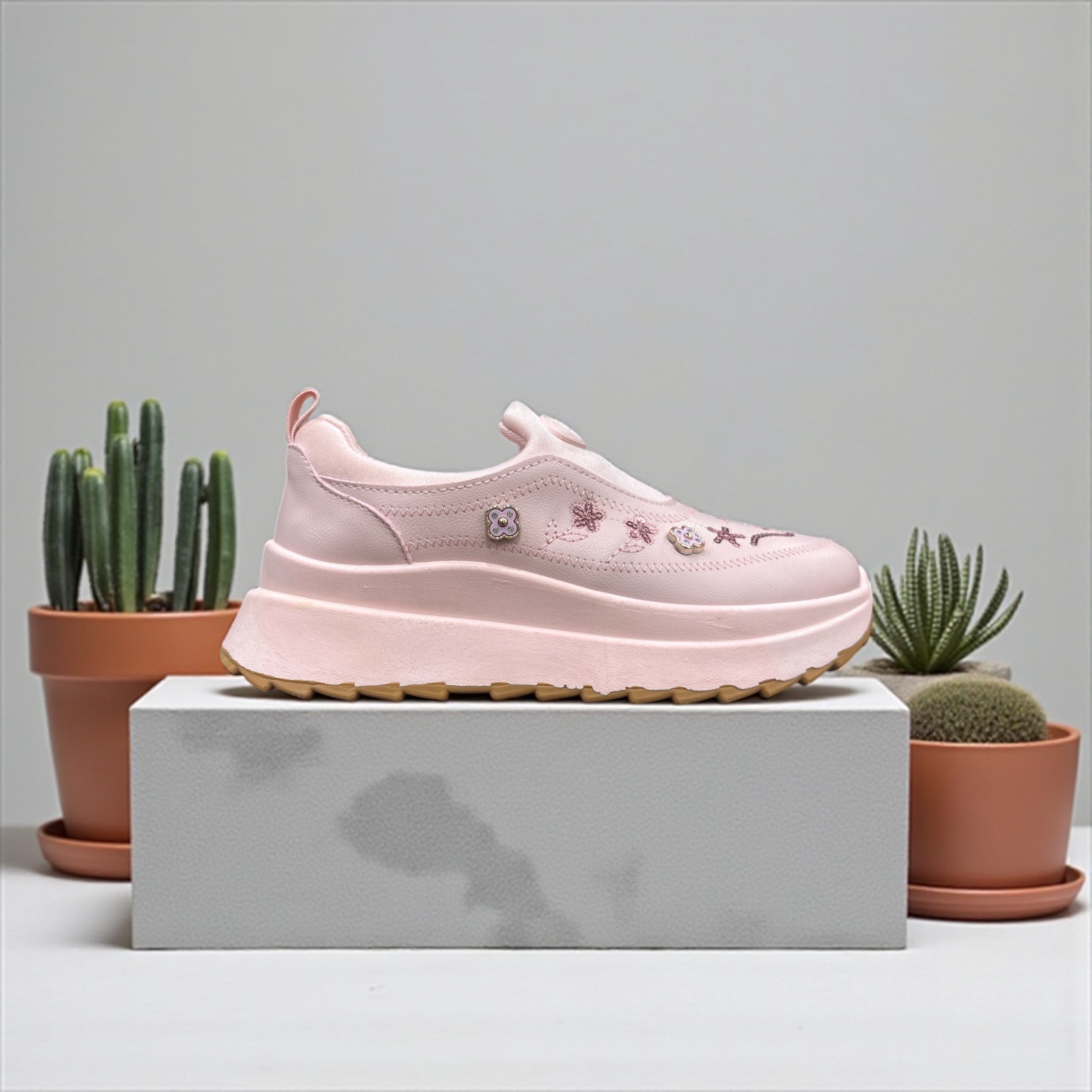 Ladies sneaker 3