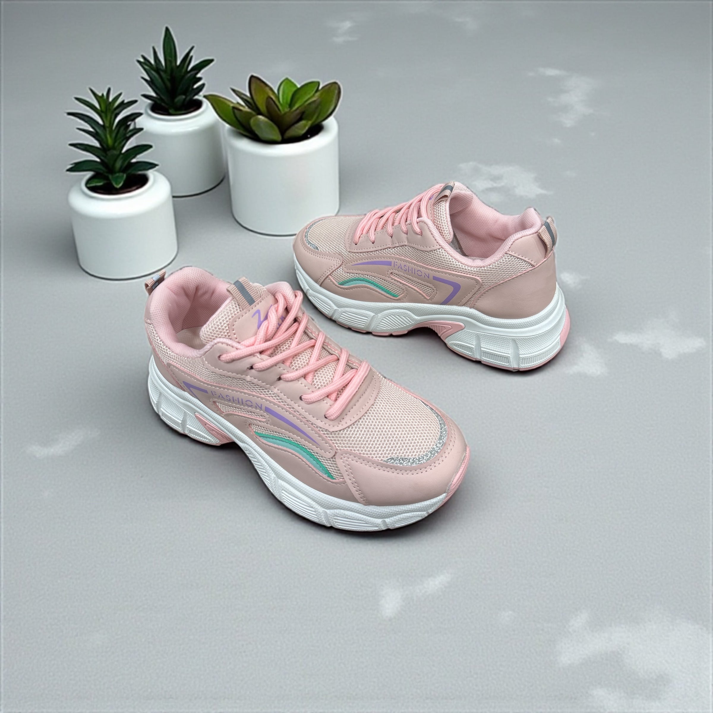 Ladies sneaker 1