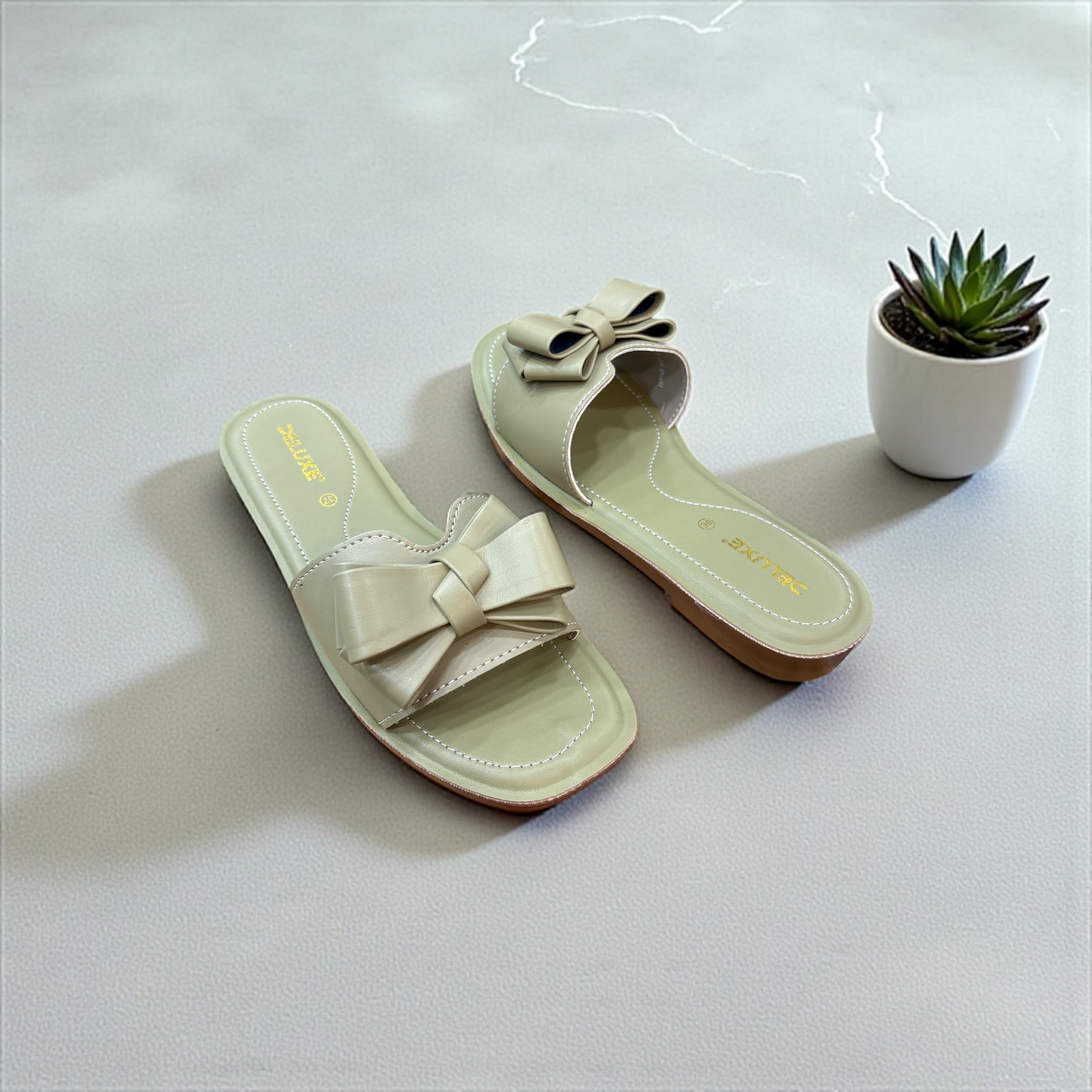 Ladies Casual sleaper waterproof with soft peddle